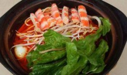外卖员爆料米线视频真实,米线店惊人内幕曝光，食品安全引关注！”